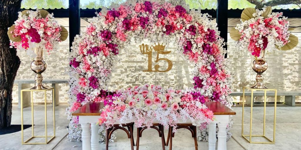 Arreglo Floral para Mesa de Honor o Mesa de Firmas