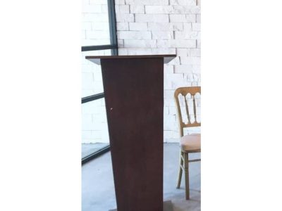 Atril para el Juez Civil Renta de Mobiliario y Decoración