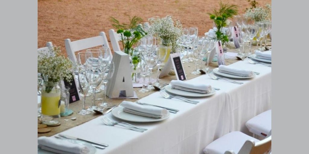 Renta de Mesa rectangular de madera