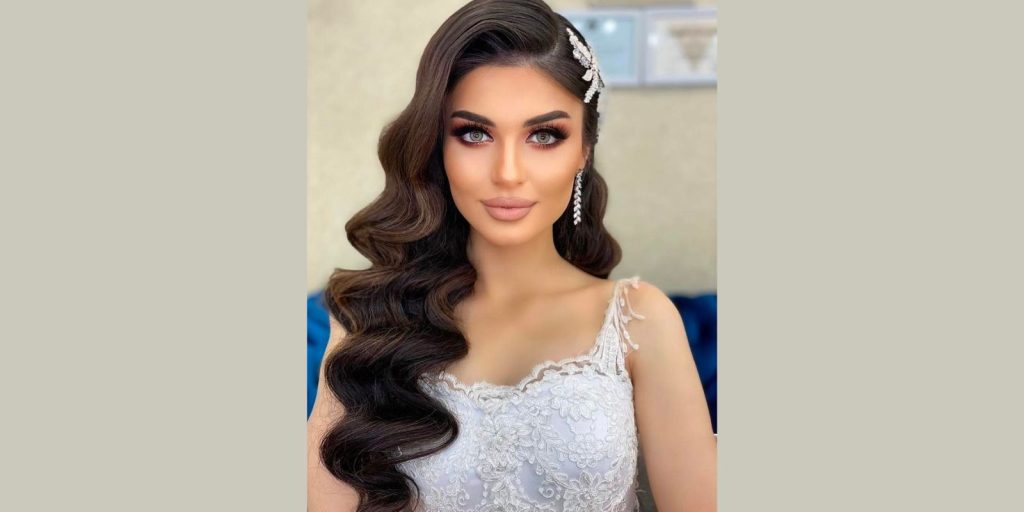 Peinado Suelto Y Maquillaje