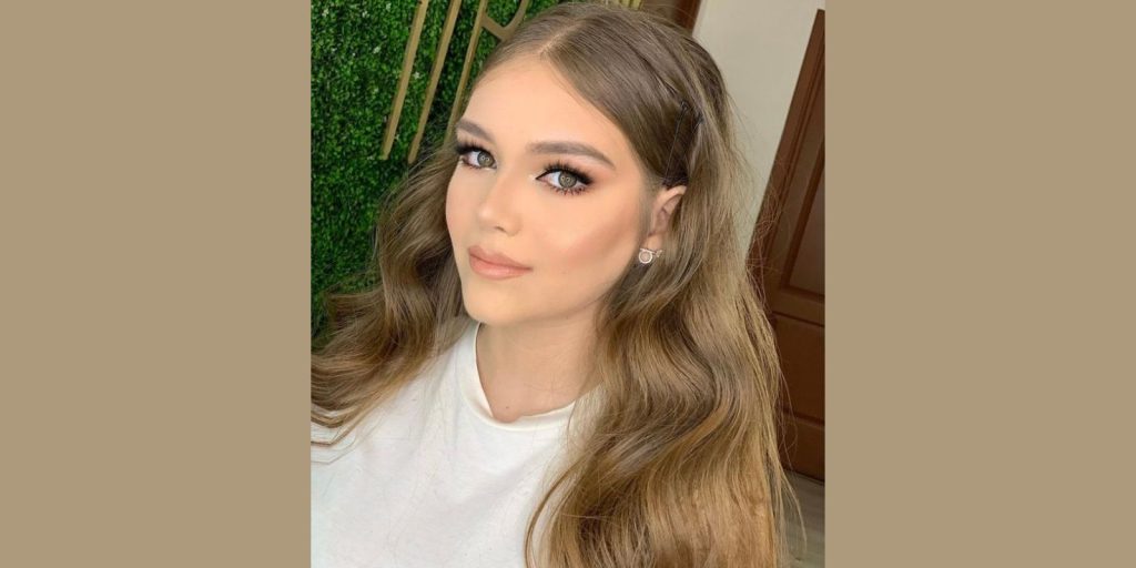 Peinado Suelto Y Maquillaje