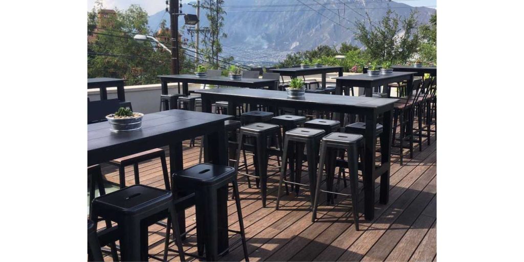 Renta Juego de Mesas y Sillas Altas Color Negro