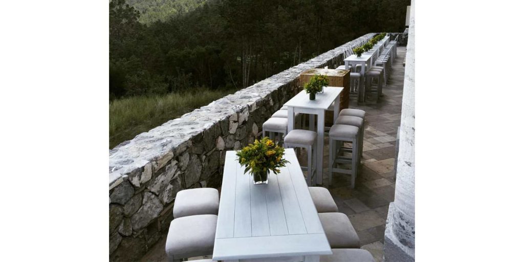 Renta de Mesas Blancas Tipo Bar Rectangulares