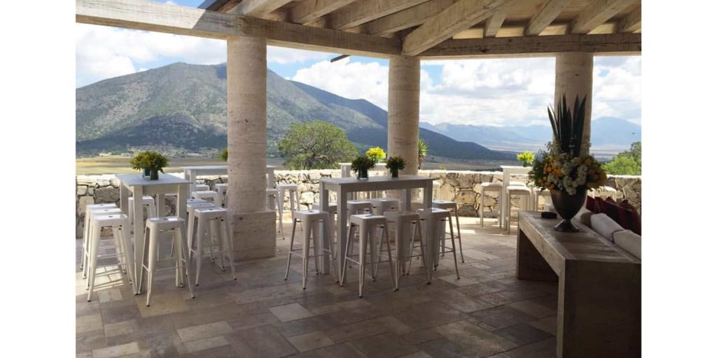 Renta de Mesas Blancas Tipo Bar Rectangulares