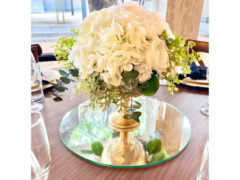 Arreglo Floral en Tonos Blancos/Verde