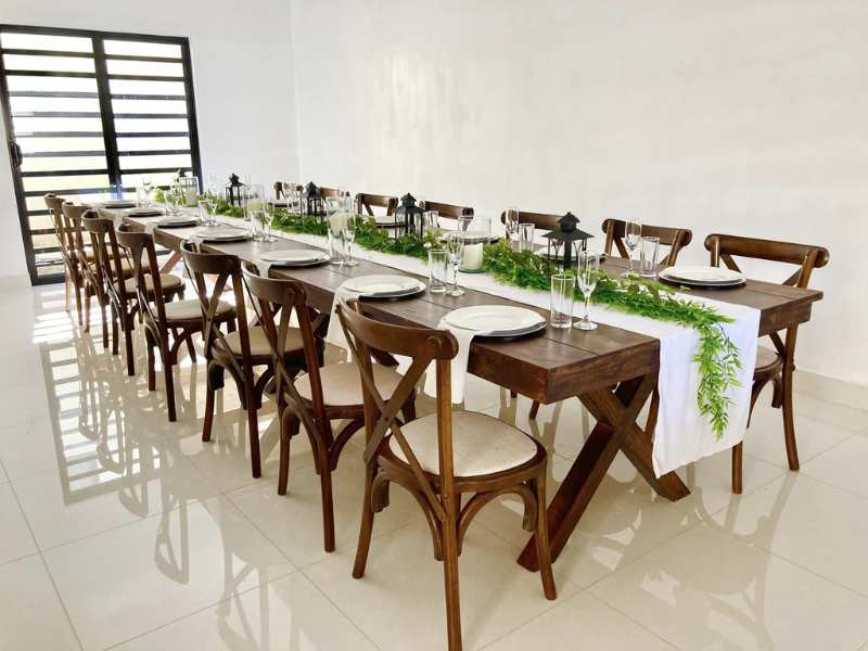 Mesa Rectangular de Madera 2.40 x 1.20 mts y Sillas