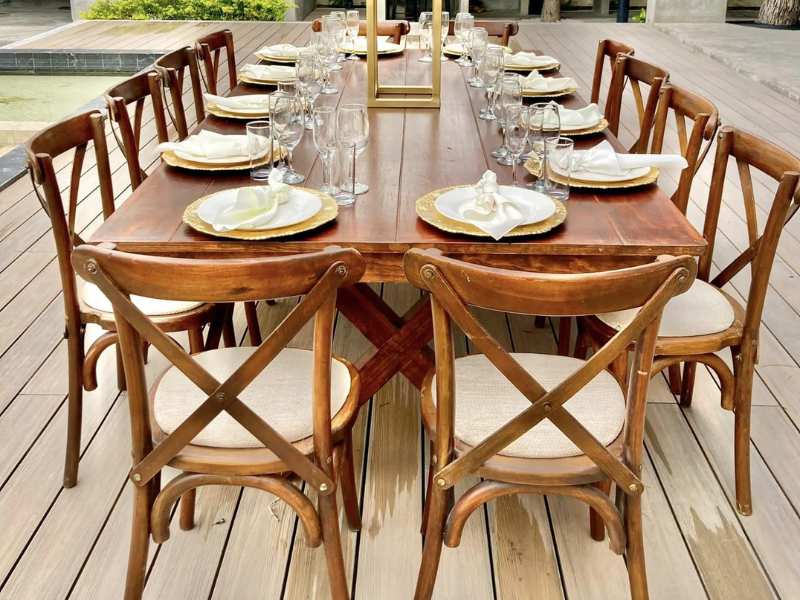 Mesa Rectangular de Madera 2.40 x 1.20 mts y Sillas