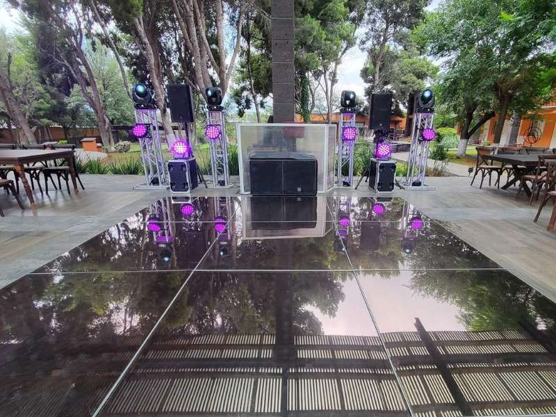 Paquete Pista,Iluminación y Animadores para XV años