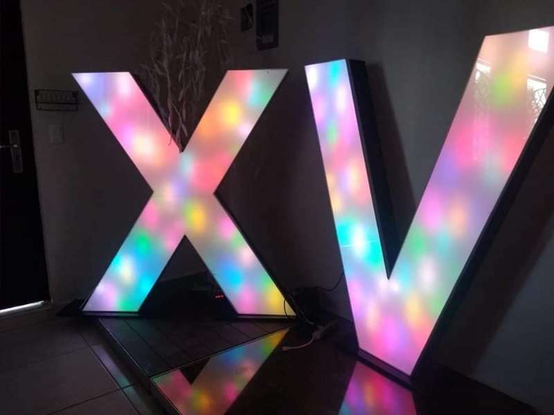 Renta Letras LED Gigantes Decorativas