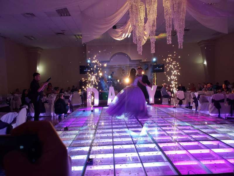 Paquete Pista,Iluminación y Animadores para XV años