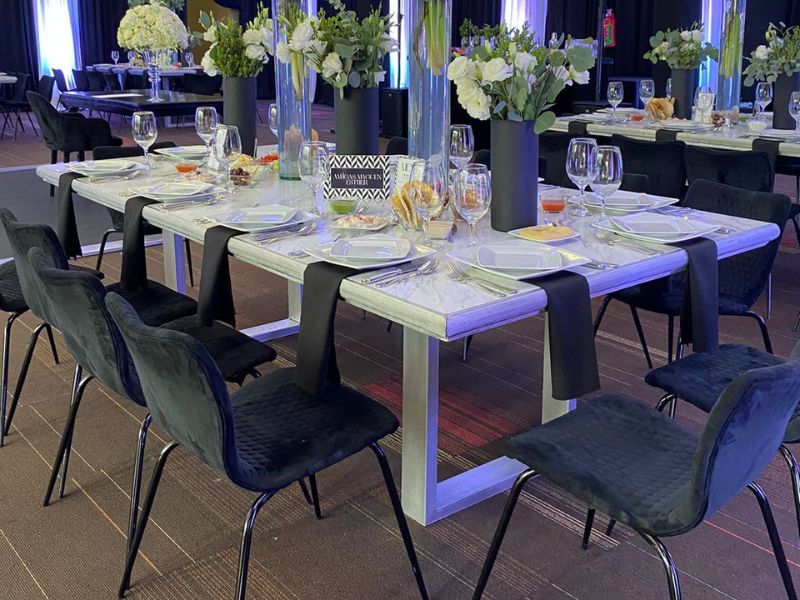 Renta de Sillas de Terciopelo Línea Dicori para eventos