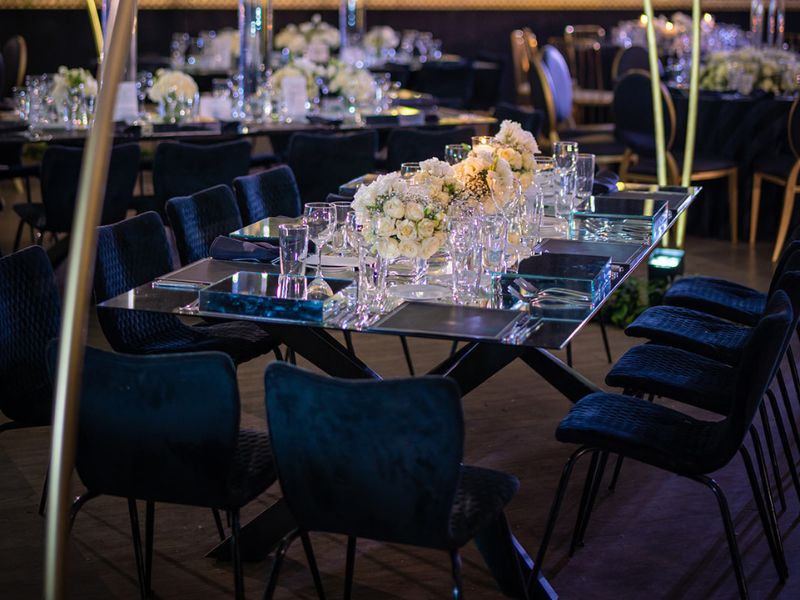 Renta de Mesas de Cristal Línea KSI para eventos