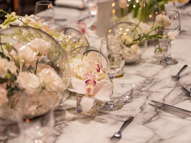 Renta de Mesas de Mármol Línea KSI para eventos