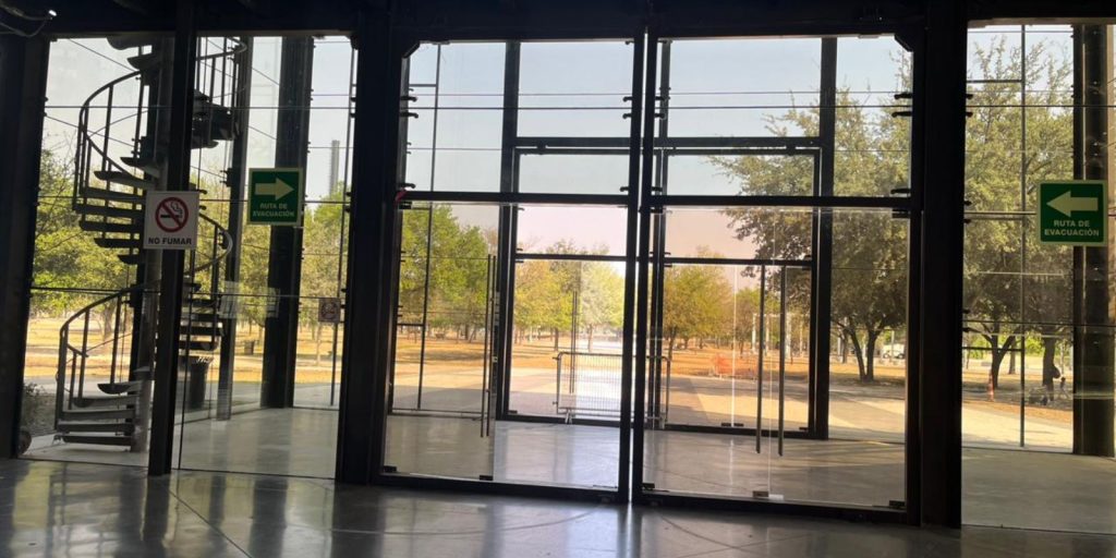 Nave Lewis Para 2500 personas Lobby y Ala Maestranza