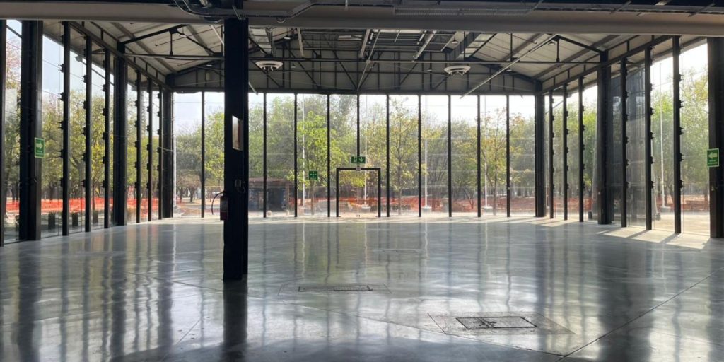 Nave Lewis Para 2500 personas Lobby y Ala Maestranza