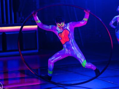 Show de Acrobacias "Fiesta Neón"