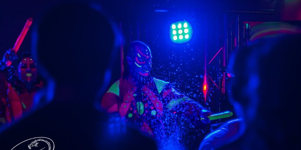 Show de Acrobacias "Fiesta Neón"