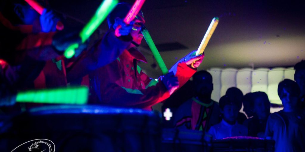 Show de Acrobacias "Fiesta Neón"