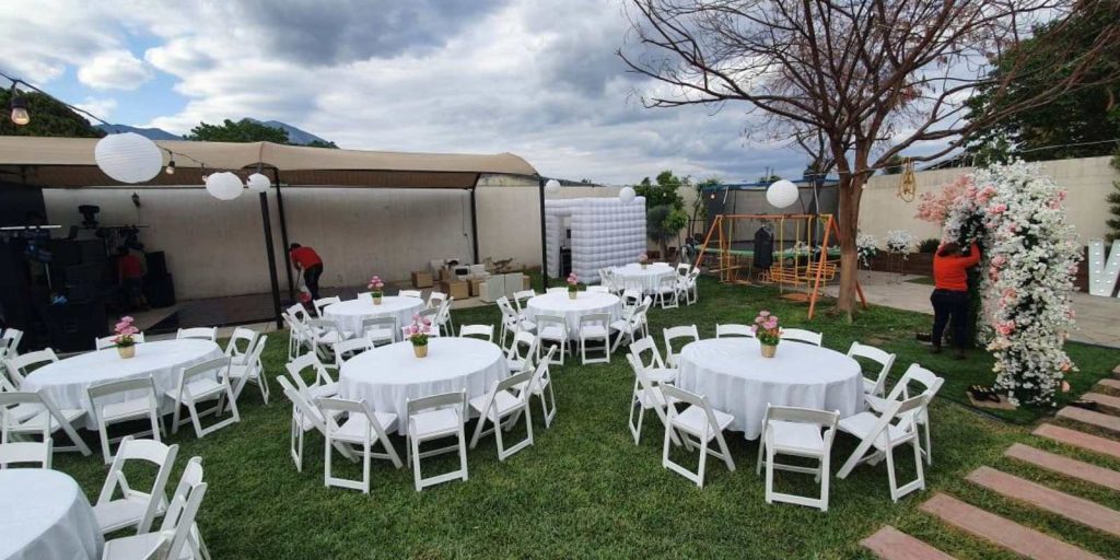 Renta de Mesas (Incluyen 10 Sillas Banqueteras o Avant Garde y Mantel)