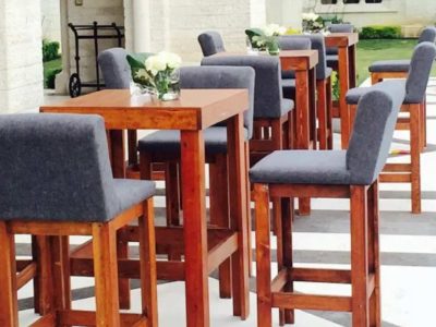 Renta de Mesa Cuadrada de Madera