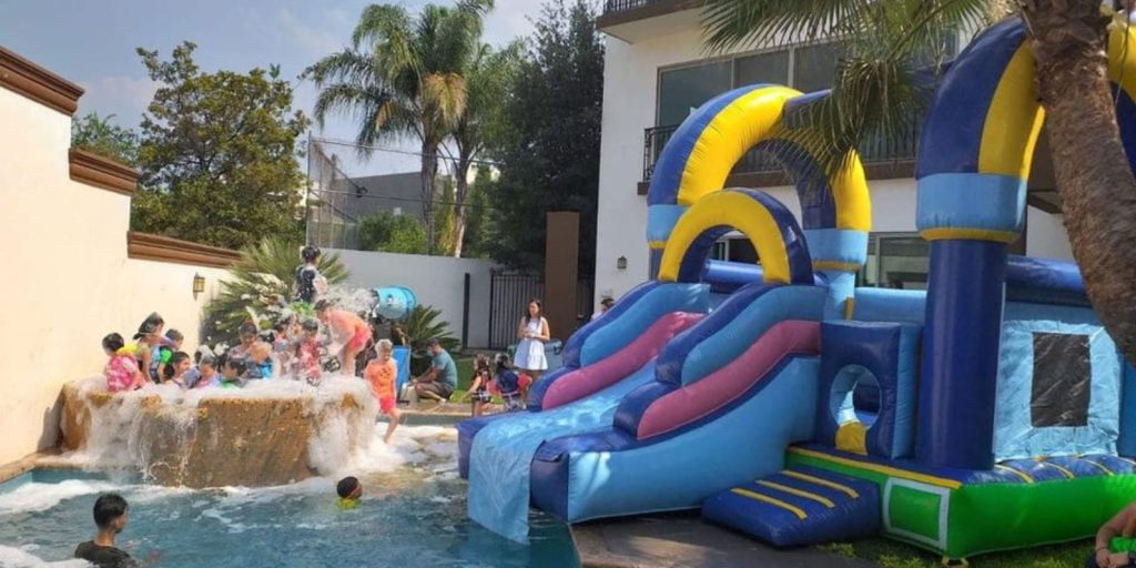 Renta de Inflable Acuático Arcos amarillo