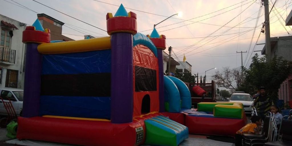 Renta de Inflable American Combo Seco y Acuático