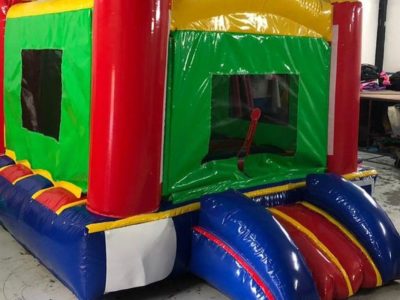 Renta de Inflable Cubo postes rojos