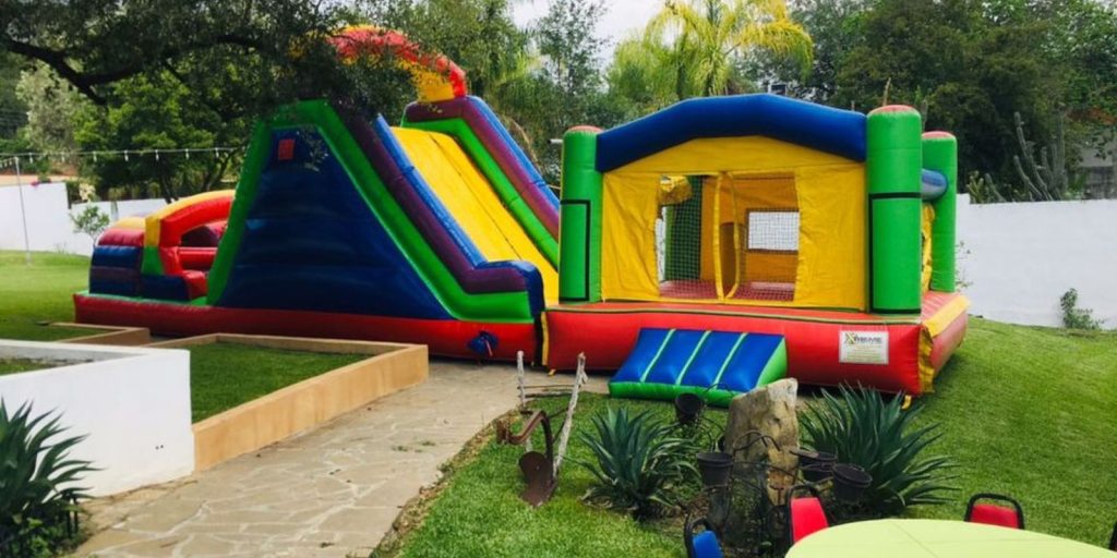 Renta de Inflable Obstáculos con Casita Techado