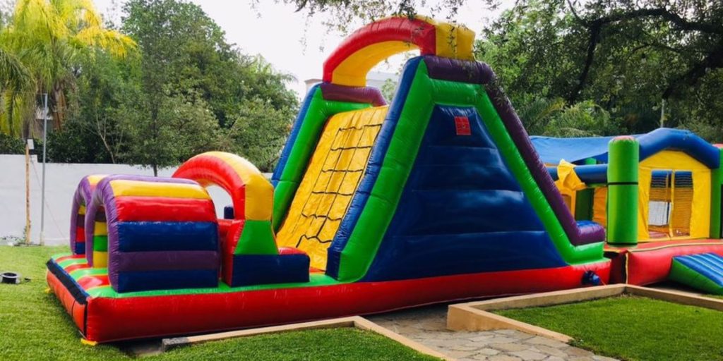 Renta de Inflable Obstáculos con Casita Techado