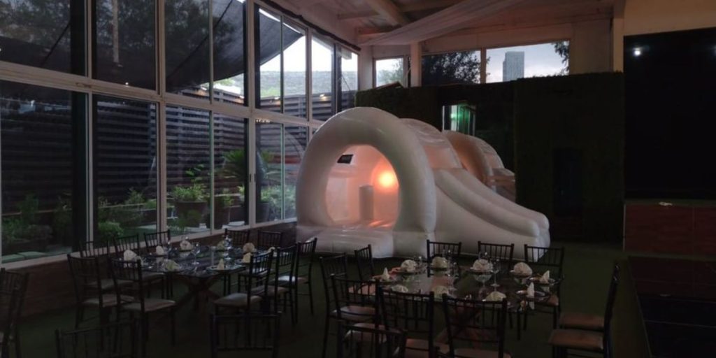 Renta de Inflable Blanco con Resbaladero