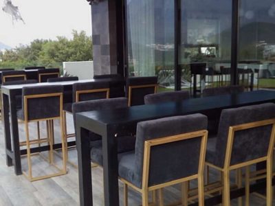 Renta de Mesa Rectangular Tipo Bar de Madera Color Negro