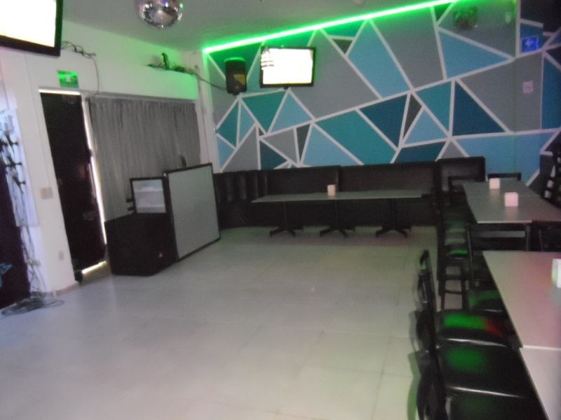 Salon & Karaoke Reverza Party