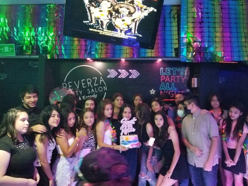 Salon & Karaoke Reverza Party