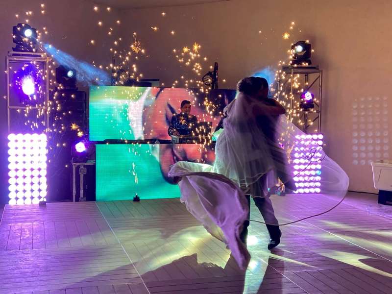 Paquete Música en Vivo y DJ