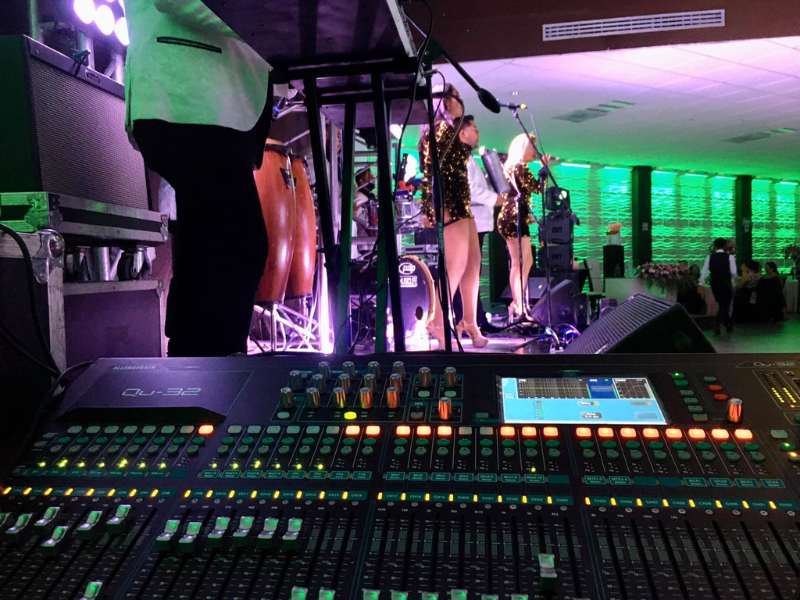 Paquete Música en Vivo y DJ