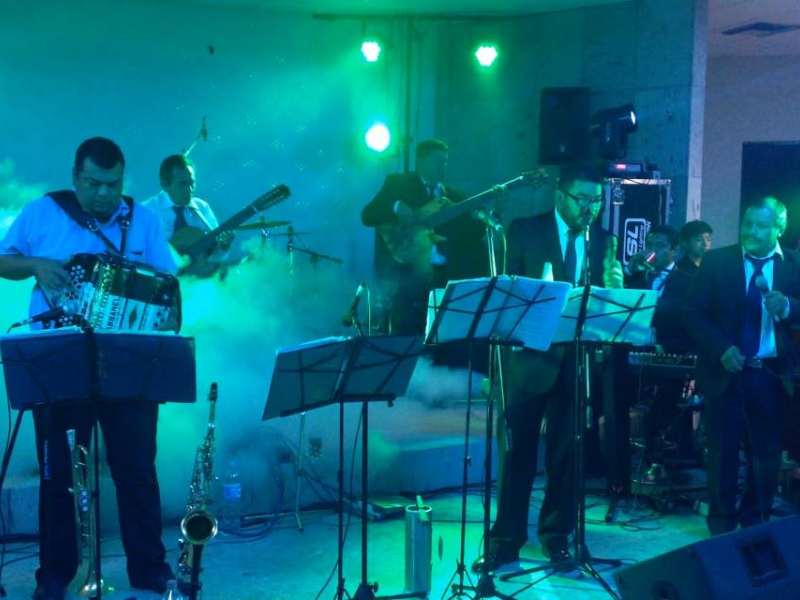 Paquete Música en Vivo e Iluminación