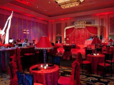 Fiesta con Decoración de Moulin Rouge